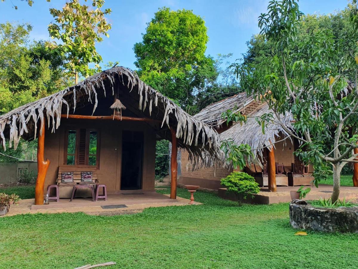 Hasthi Safari Cottage อุดาวาลาเว ภายนอก รูปภาพ
