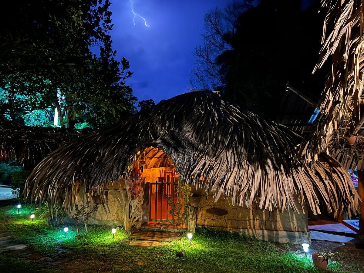 Hasthi Safari Cottage อุดาวาลาเว ภายนอก รูปภาพ