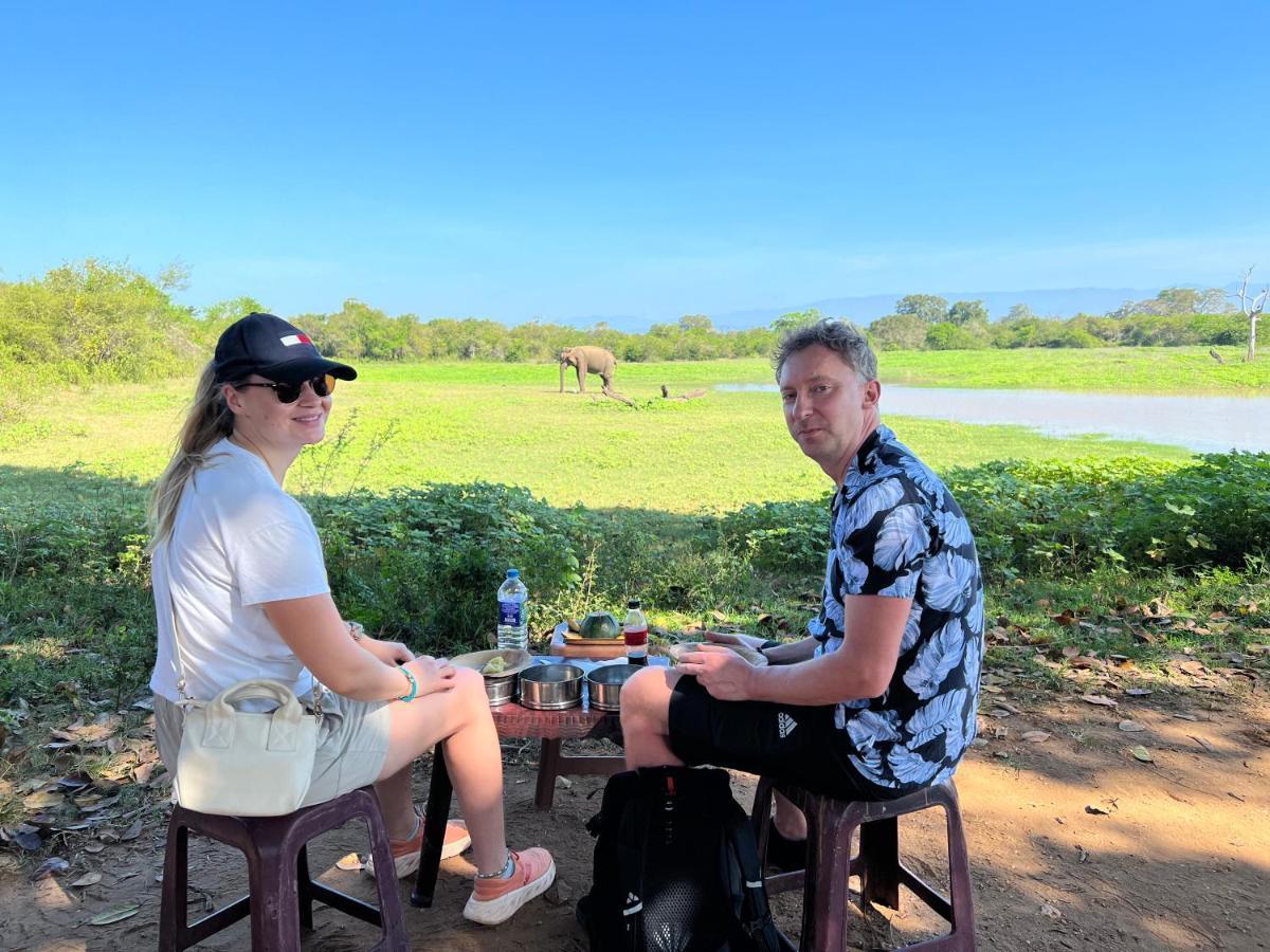 Hasthi Safari Cottage อุดาวาลาเว ภายนอก รูปภาพ