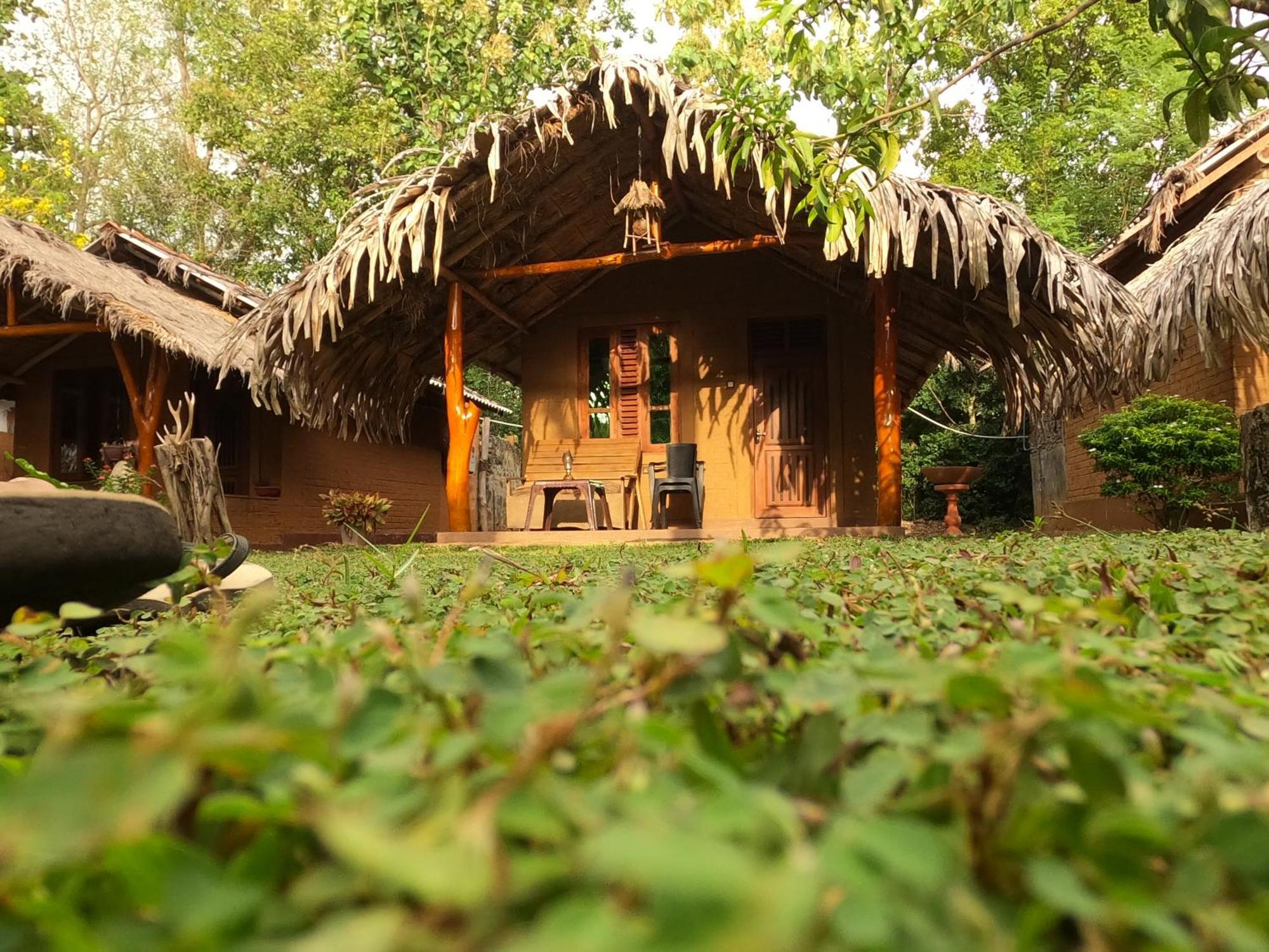 Hasthi Safari Cottage อุดาวาลาเว ภายนอก รูปภาพ