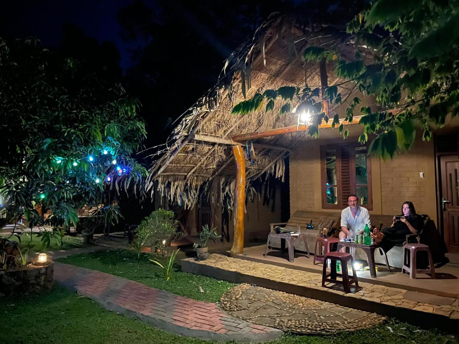 Hasthi Safari Cottage อุดาวาลาเว ภายนอก รูปภาพ