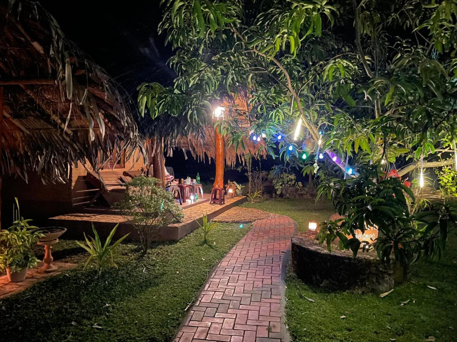 Hasthi Safari Cottage อุดาวาลาเว ภายนอก รูปภาพ
