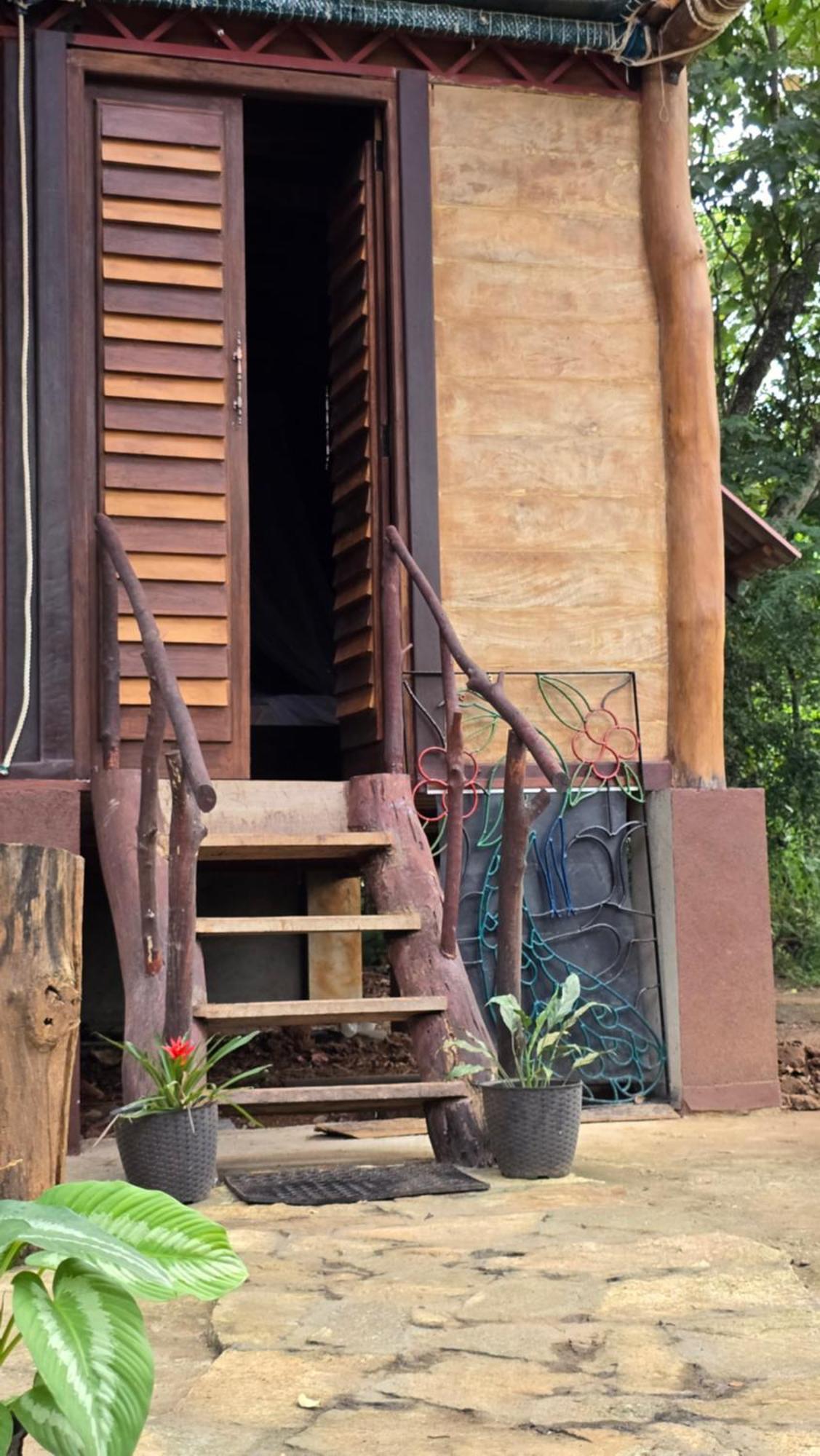Hasthi Safari Cottage อุดาวาลาเว ภายนอก รูปภาพ